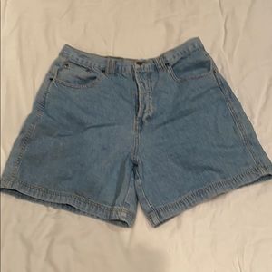 Light wash mom jean shorts